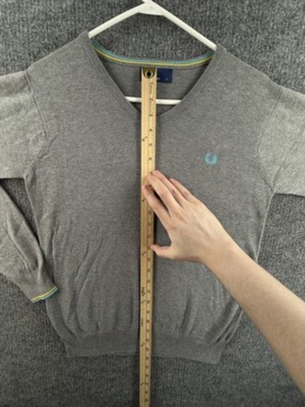 Fred Perry Pullover V-Neck Gray Women All Cotton Logo Sweater Long Sleeve Small - Picture 5 of 15